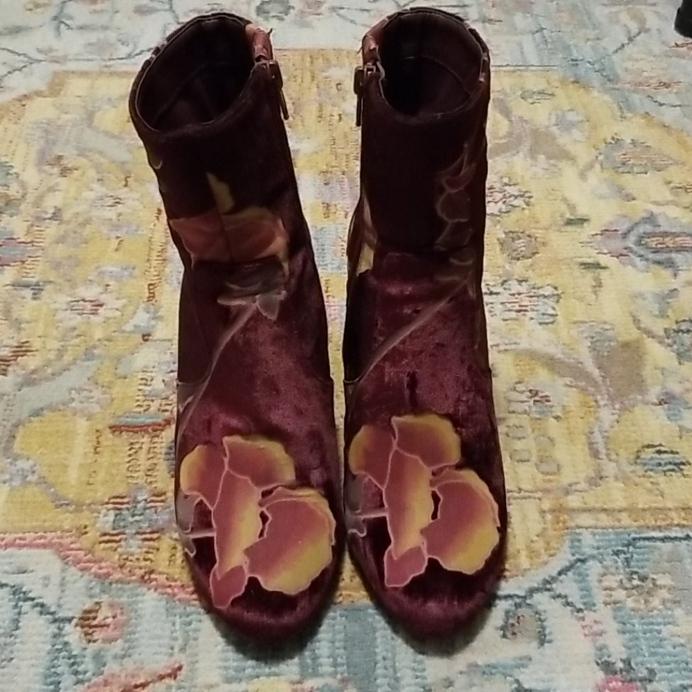 Steve Madden Elissa Velvet Floral Bootie Size 6